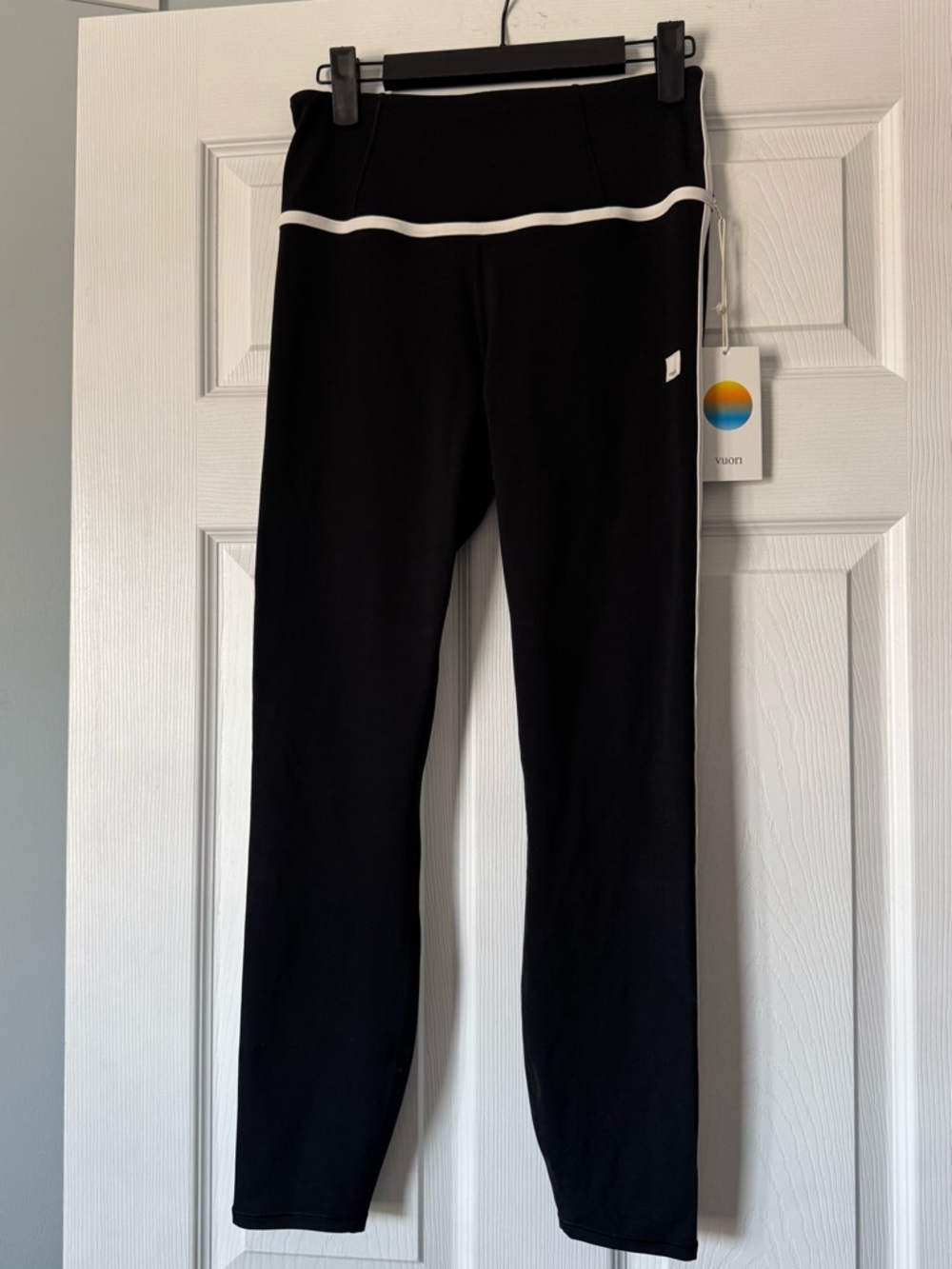 NWT New Vuori AllTheFeels Corset Legging black medium M, white trim - Picture 6 of 9